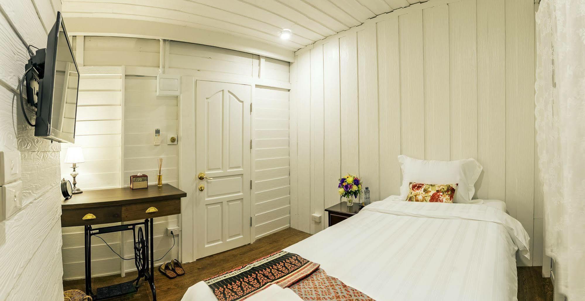 Baankachitpan Bangkok Hotel Экстерьер фото